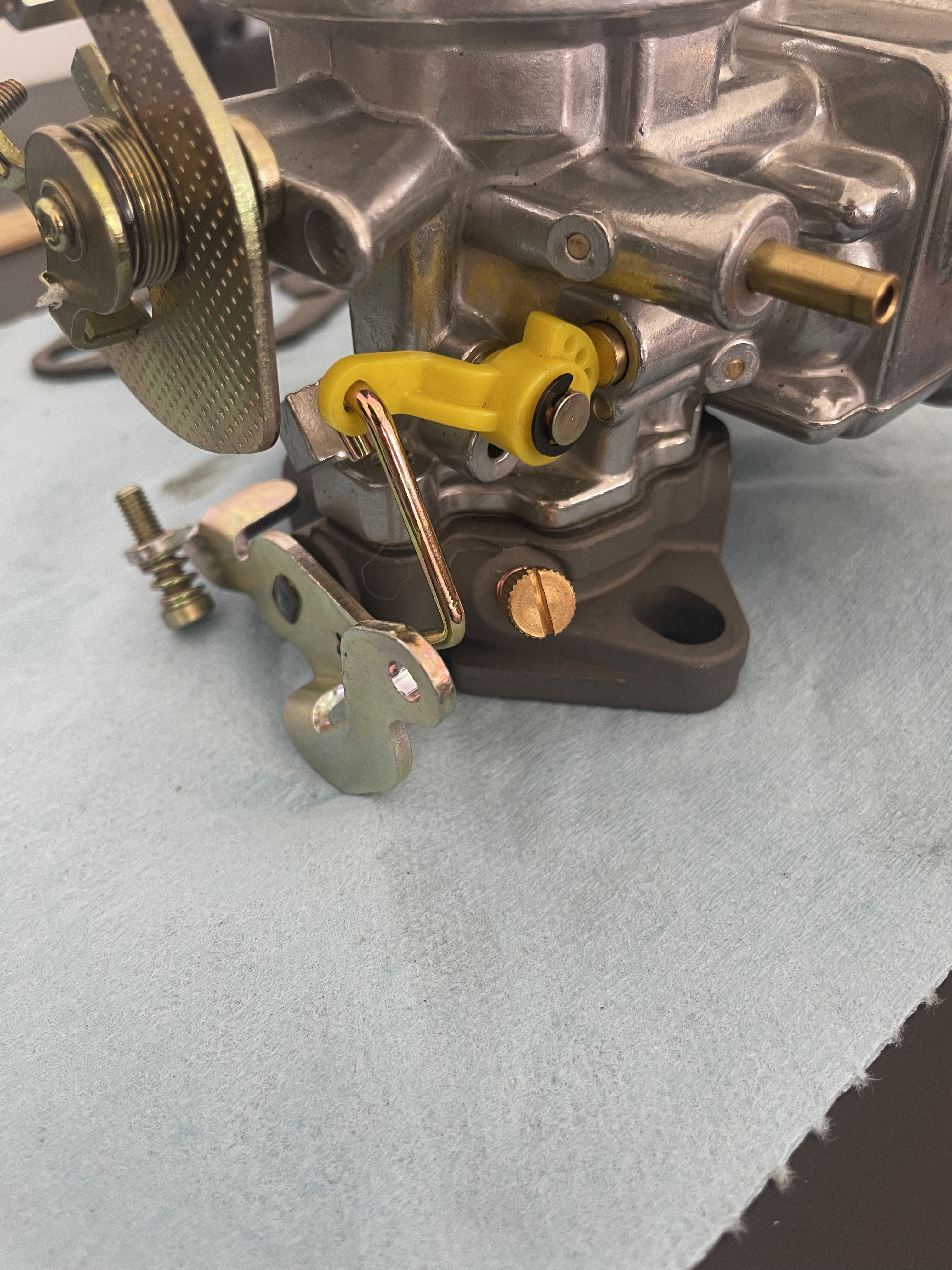 New carb with no throttle ball on the throttle lever